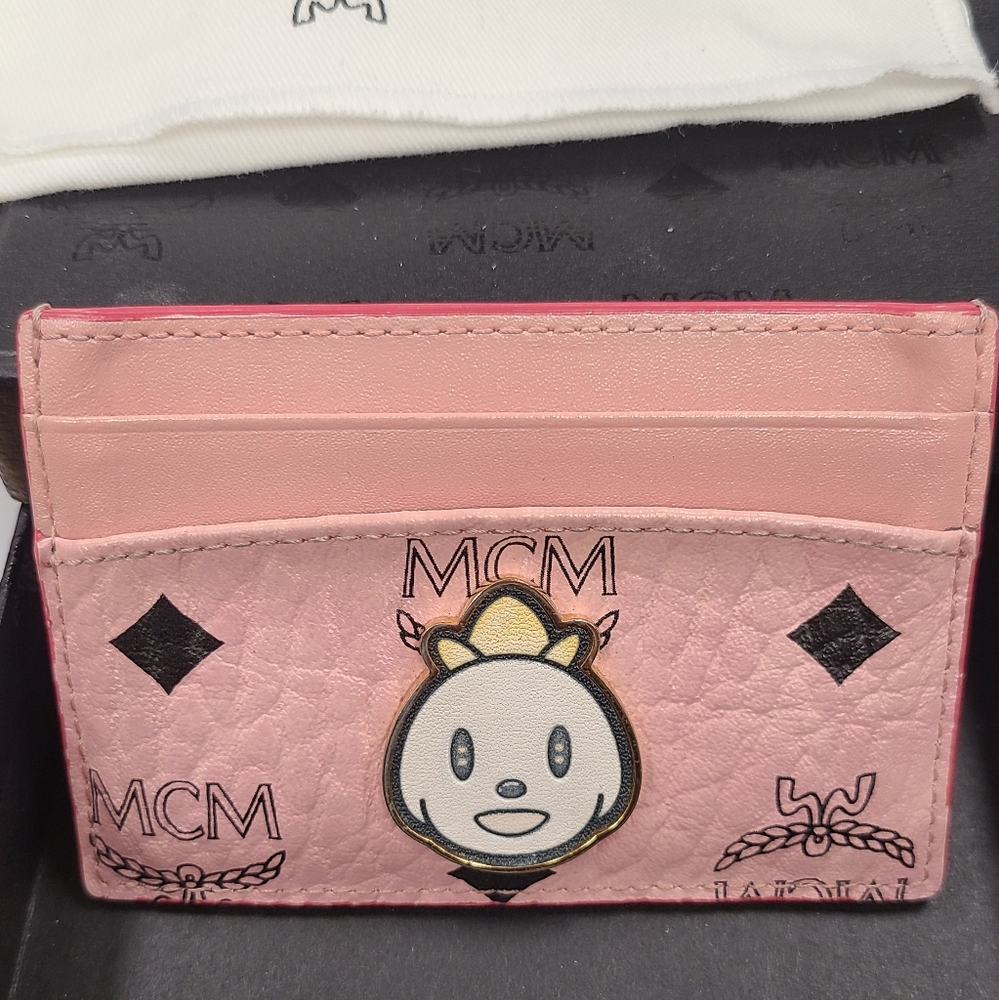 MCM EDDIE KANG COLLECTION Pink Card Holder NIB AND DUSTBAG